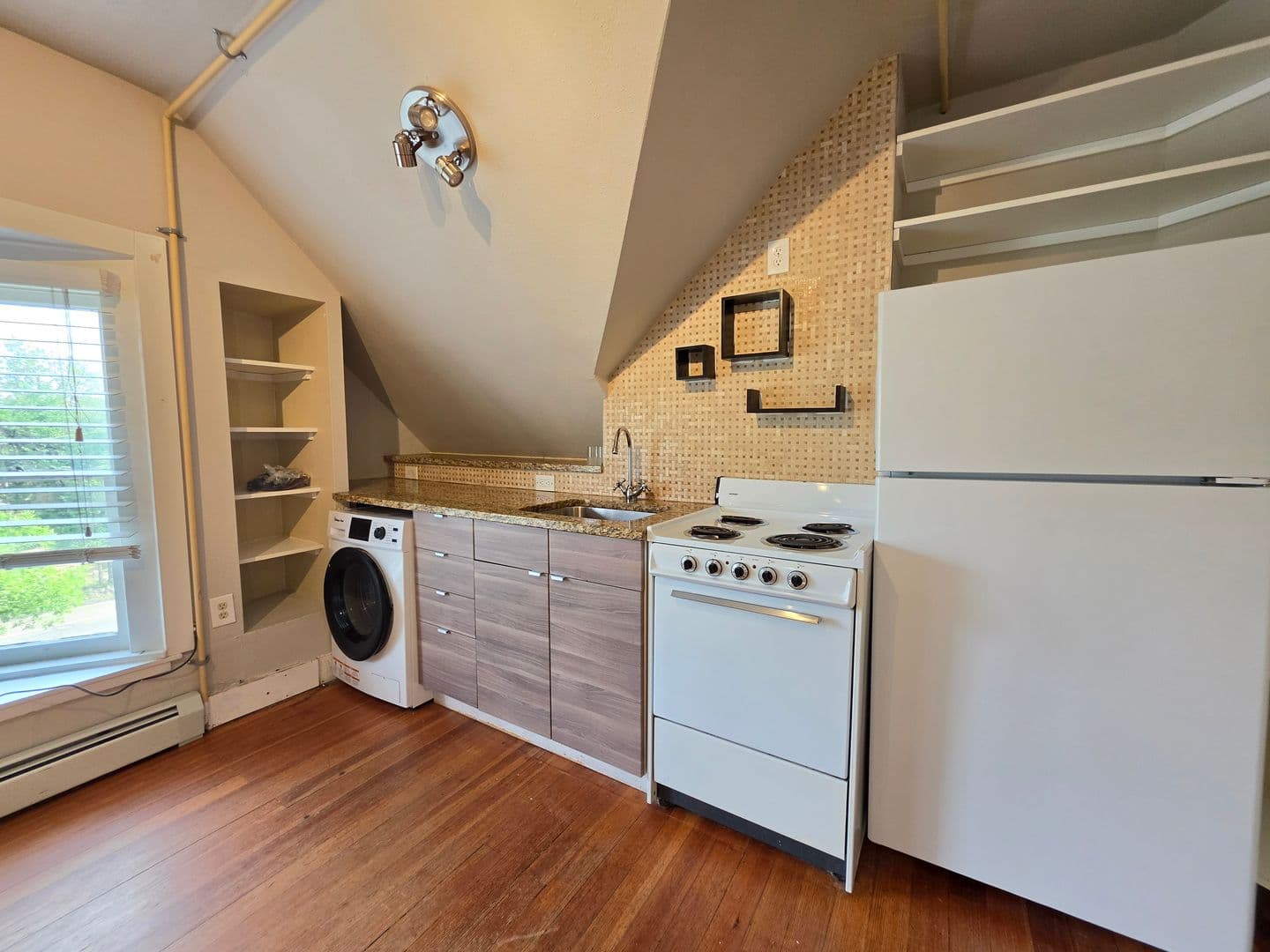 Boulder Apartment: 648 University Ave