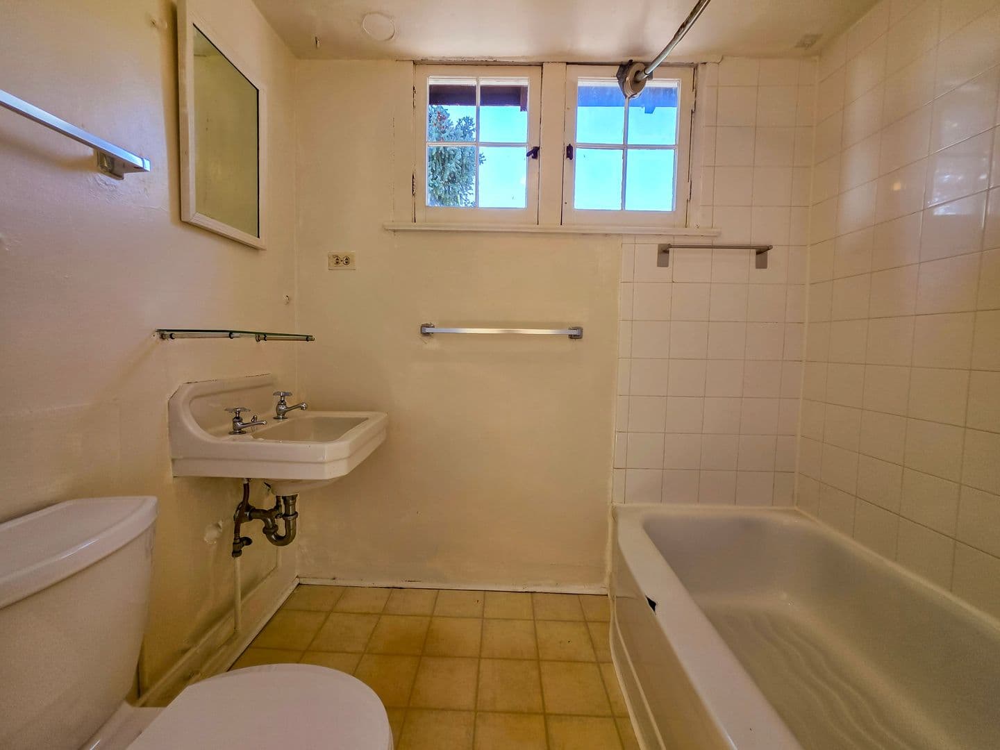 Boulder Apartment: 954 11th St.