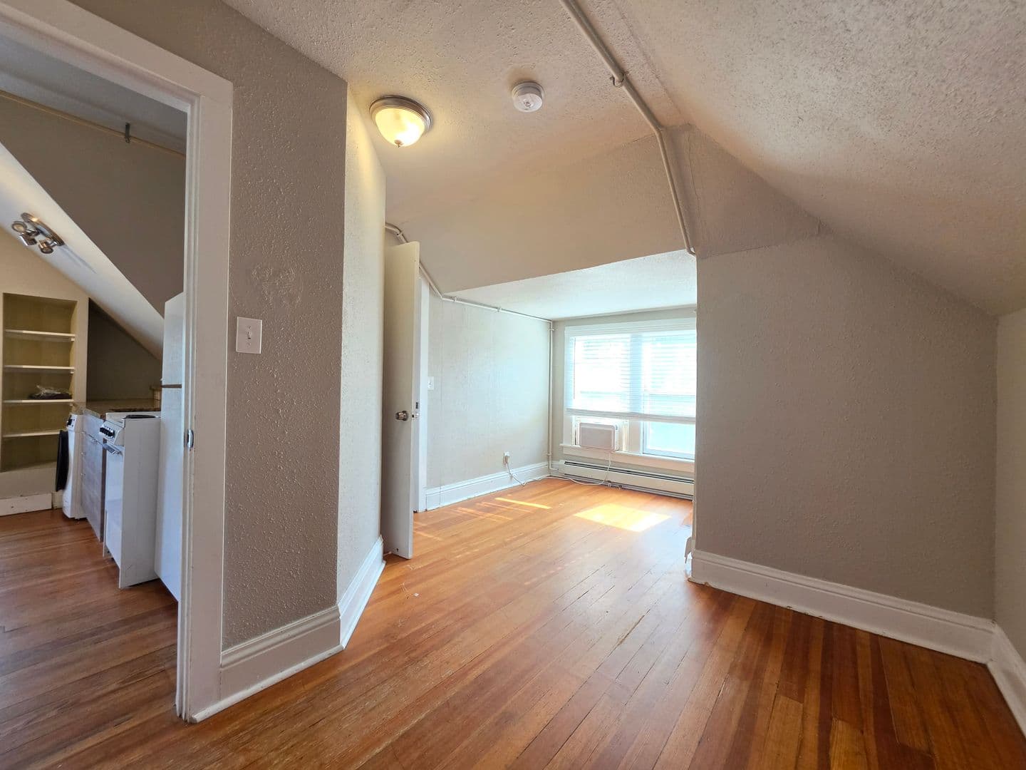 Boulder Apartment: 648 University Ave