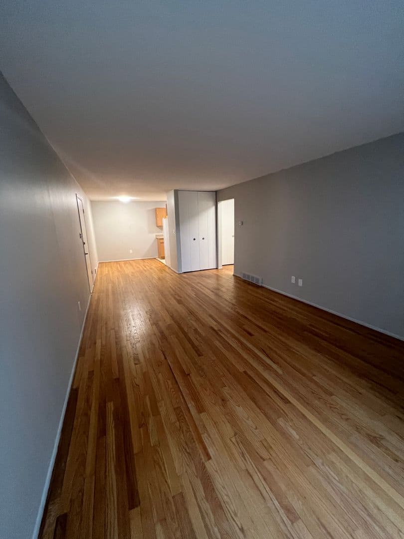 Royal Oak Apartment: 2608 Galpin Ave