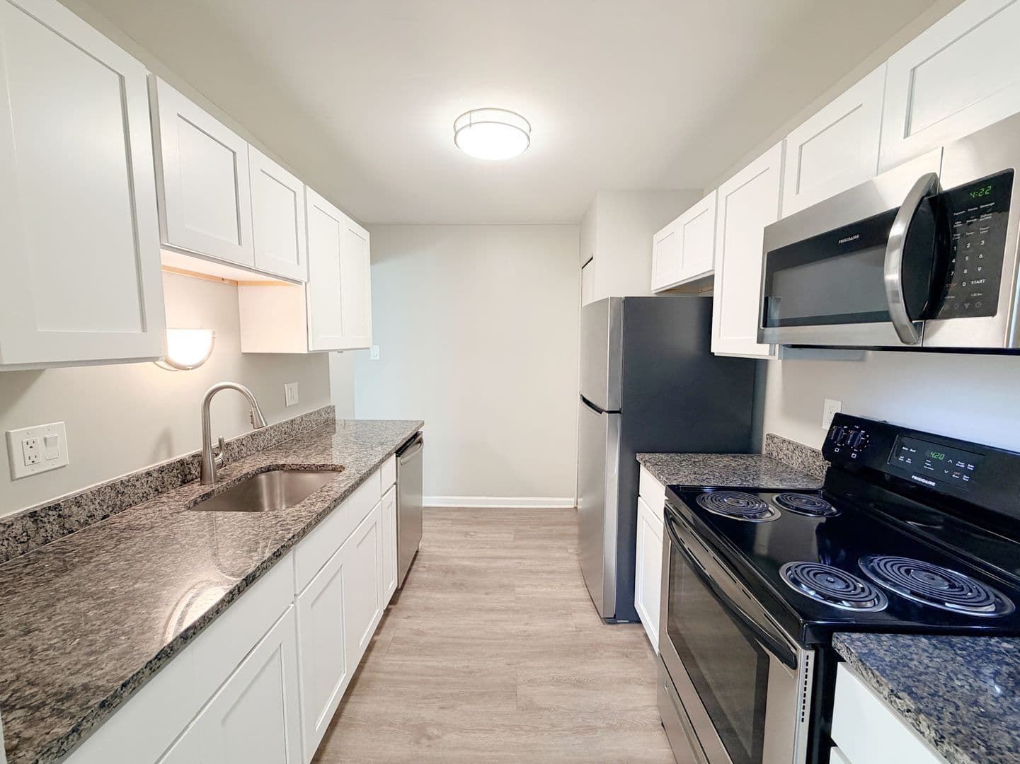 Berkley Apartment: 2200 Berkley Ave