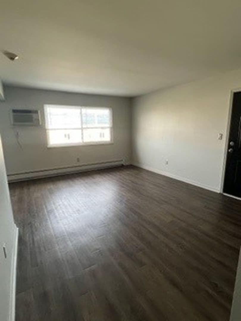 Madison Heights Apartment: 1390-1410 E Lincoln Ave