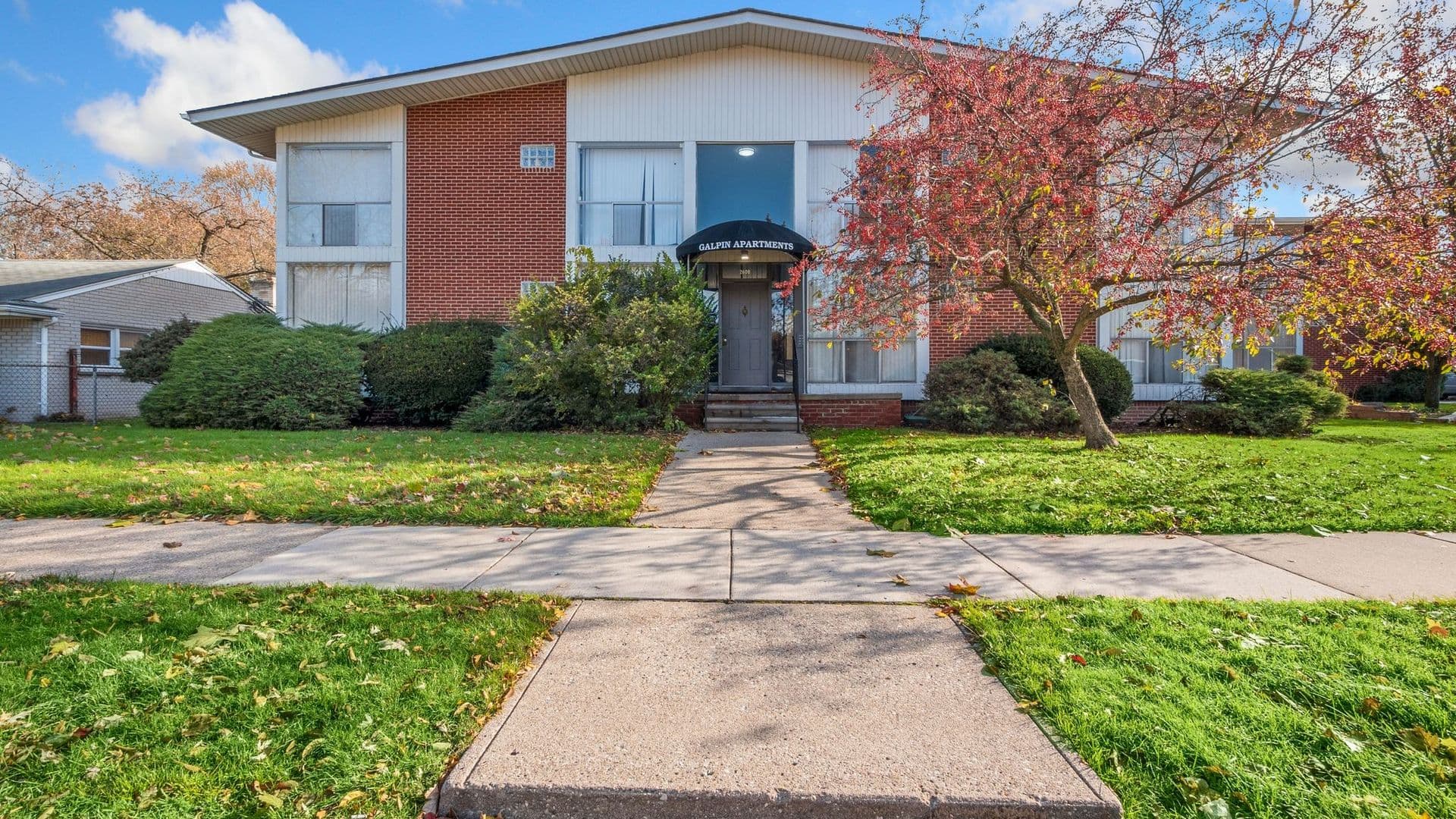 Royal Oak Apartment: 2608 Galpin Ave