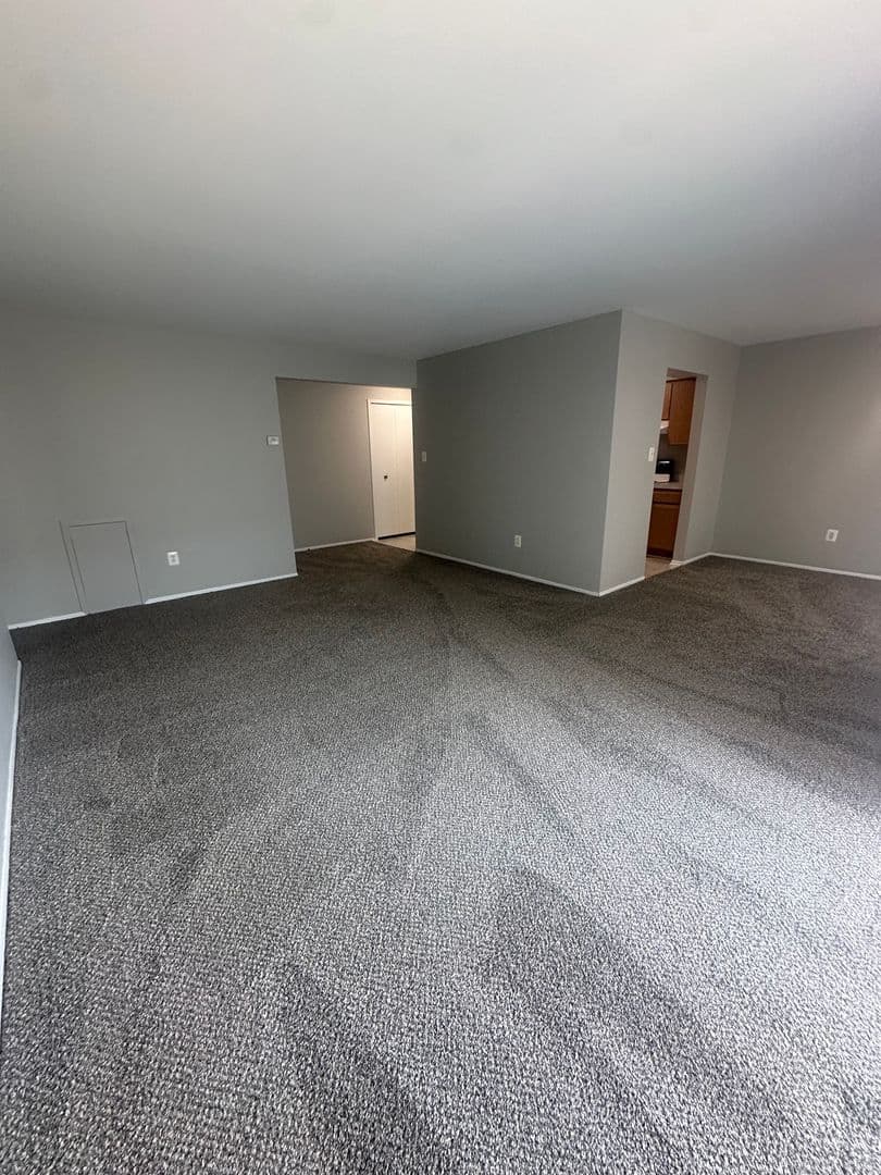 Farmington Hills Apartment: 30250 W 12 Mile Rd
