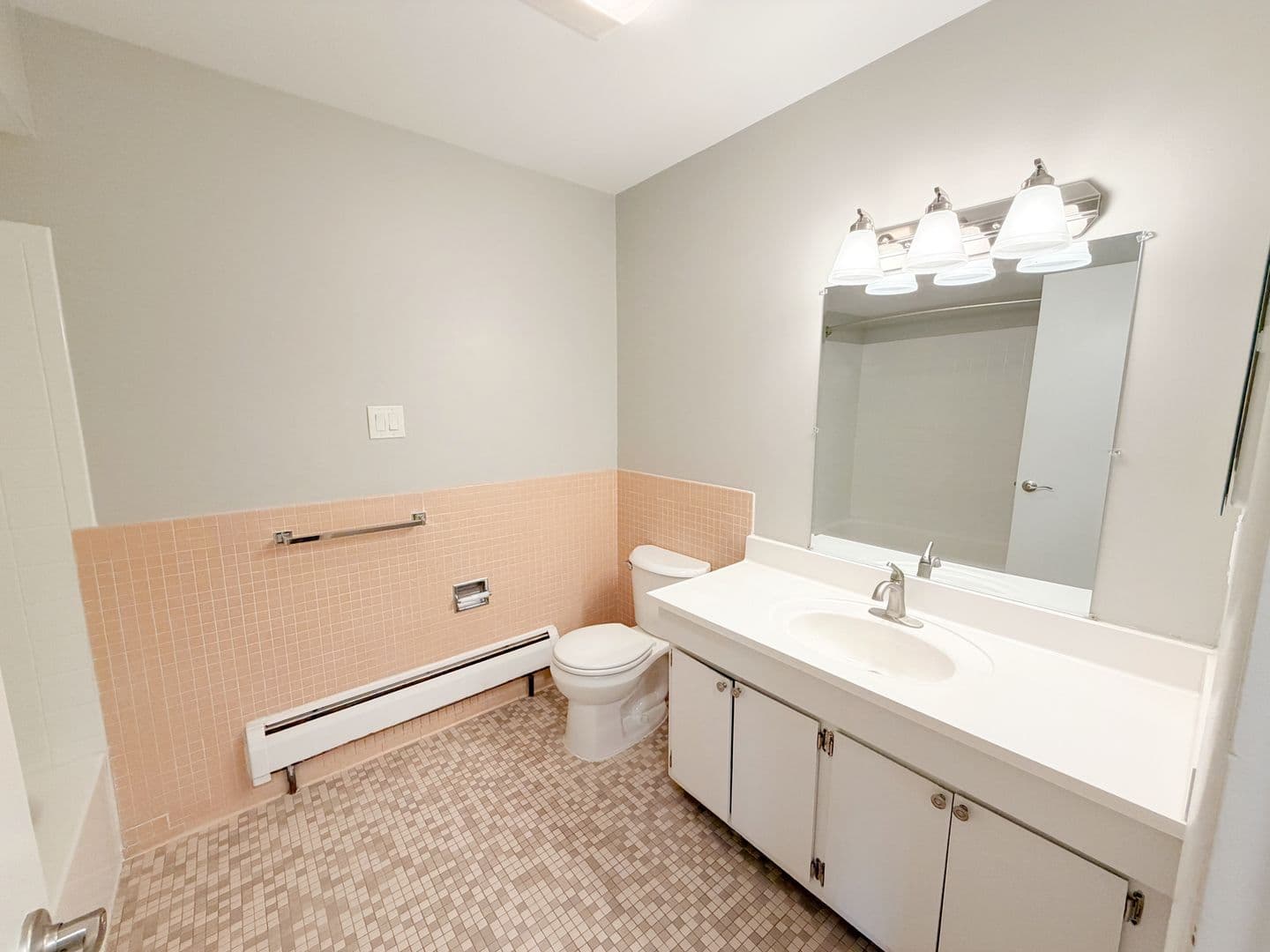 Berkley Apartment: 2200 Berkley Ave