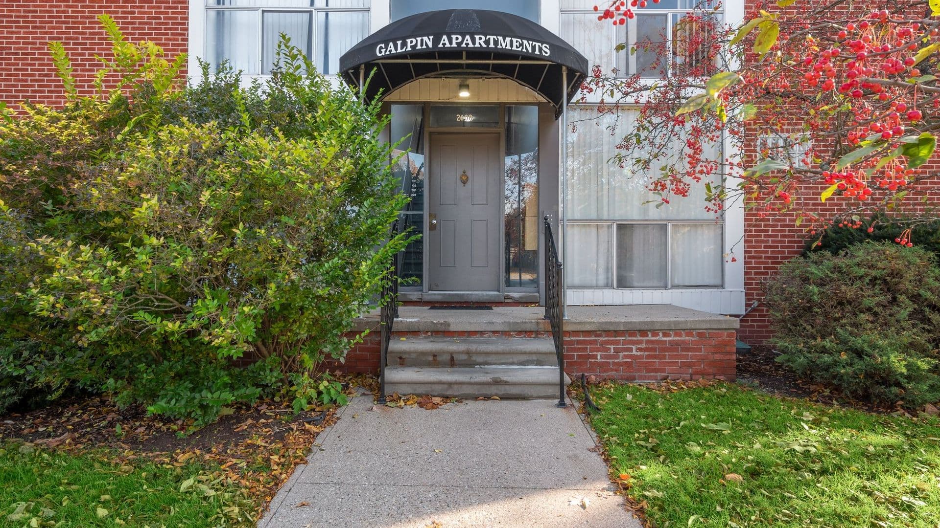 Royal Oak Apartment: 2608 Galpin Ave