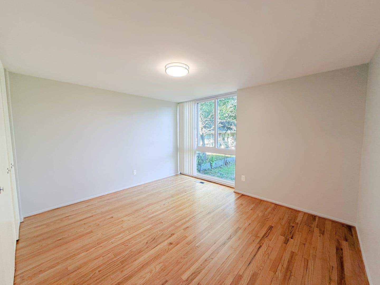 Royal Oak Apartment: 2608 Galpin Ave