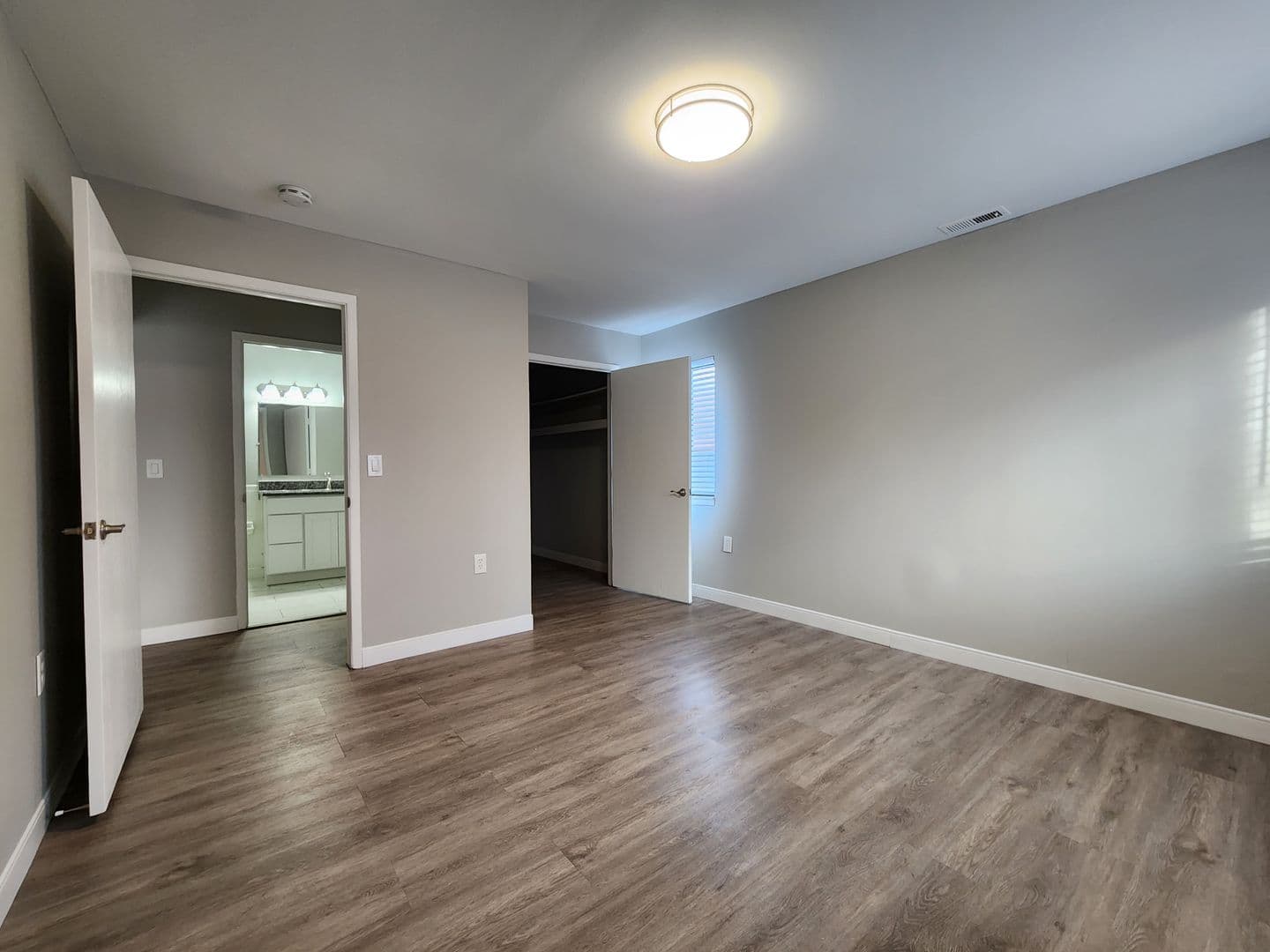 Farmington Hills Apartment: 30250 W 12 Mile Rd