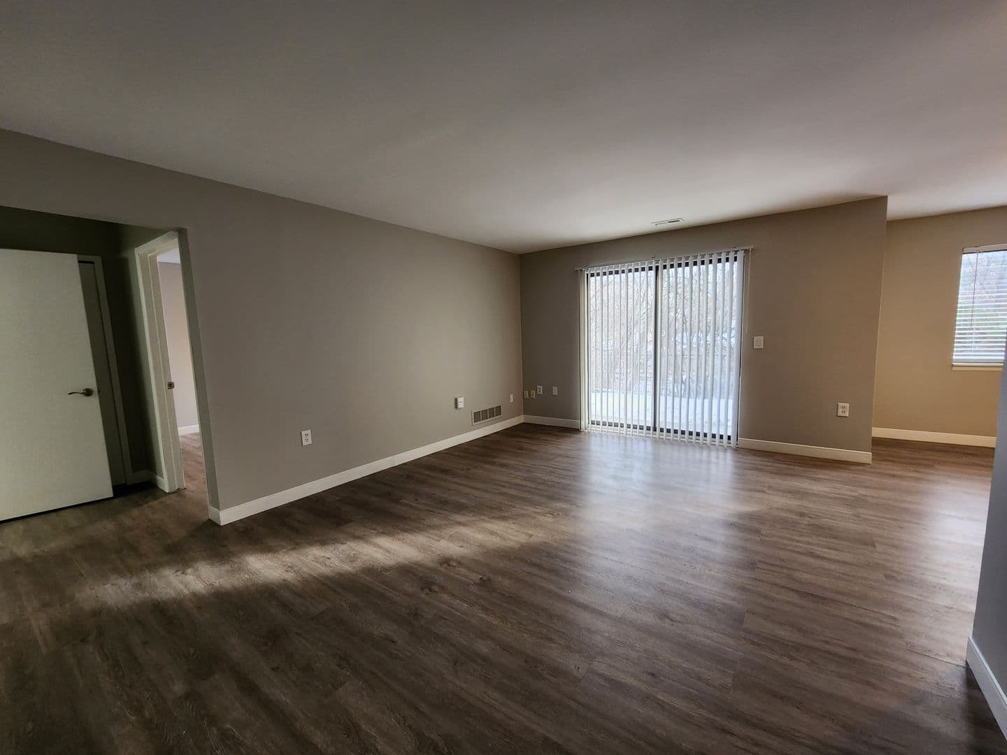 Farmington Hills Apartment: 30250 W 12 Mile Rd