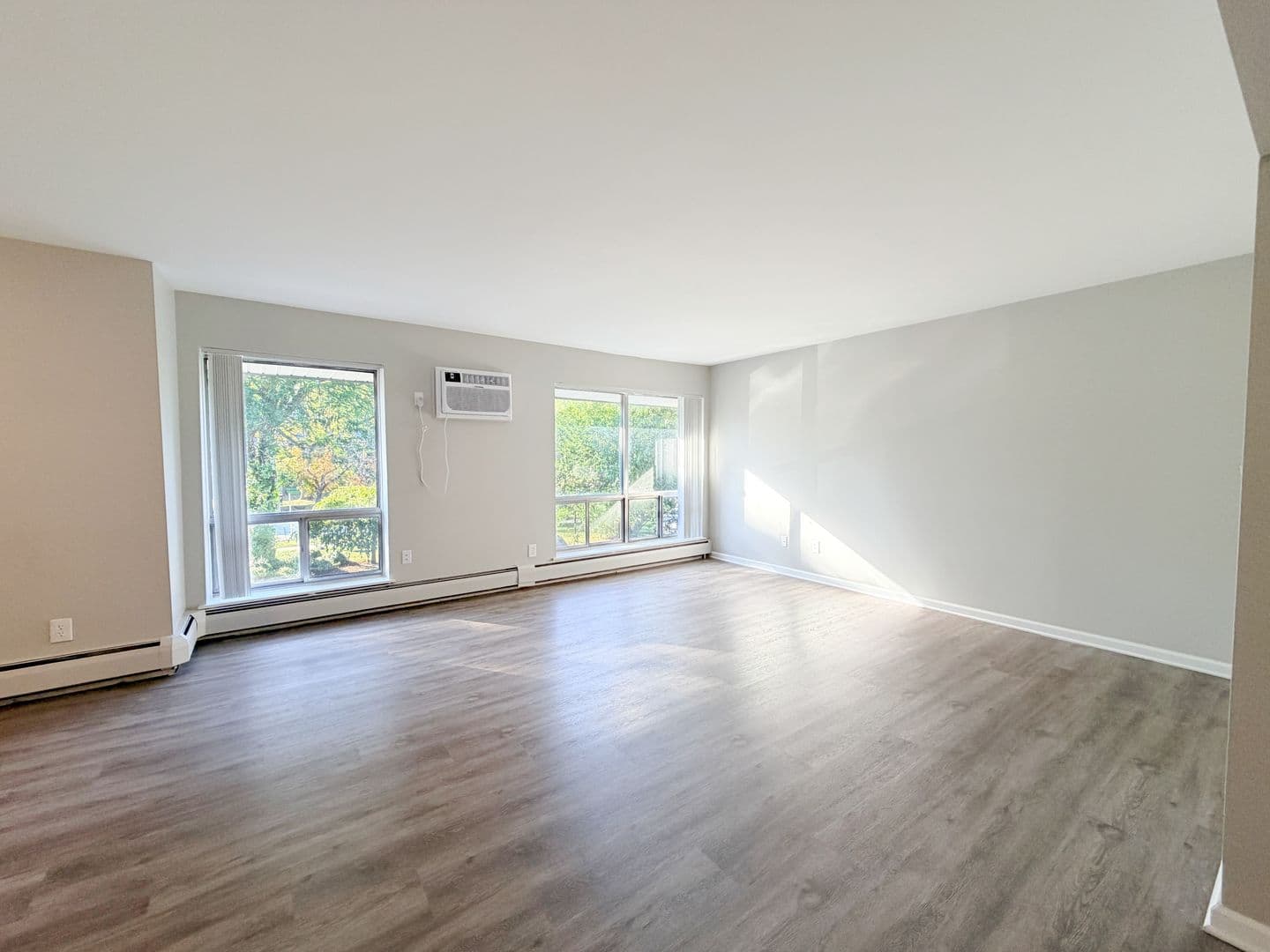 Berkley Apartment: 2200 Berkley Ave