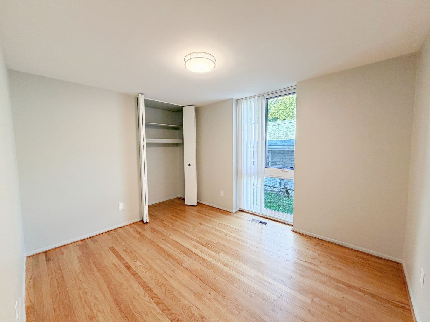 Royal Oak Apartment: 2608 Galpin Ave