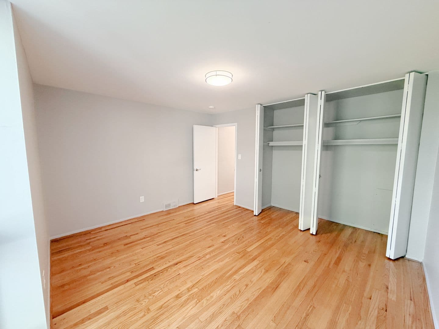 Royal Oak Apartment: 2608 Galpin Ave