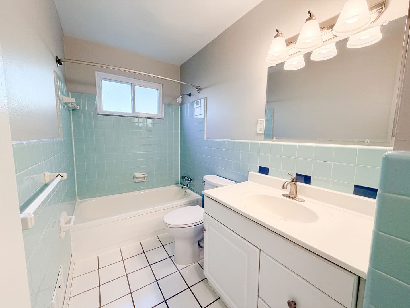 Royal Oak Apartment: 2608 Galpin Ave