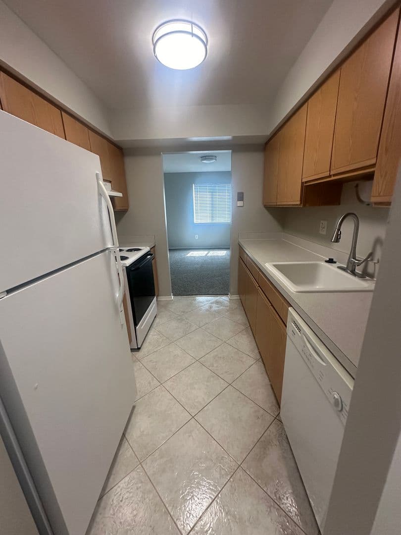 Farmington Hills Apartment: 30250 W 12 Mile Rd