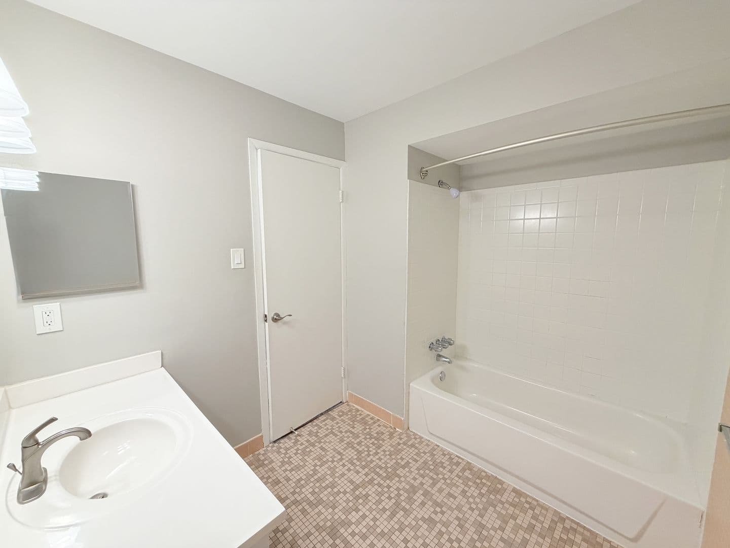 Berkley Apartment: 2200 Berkley Ave