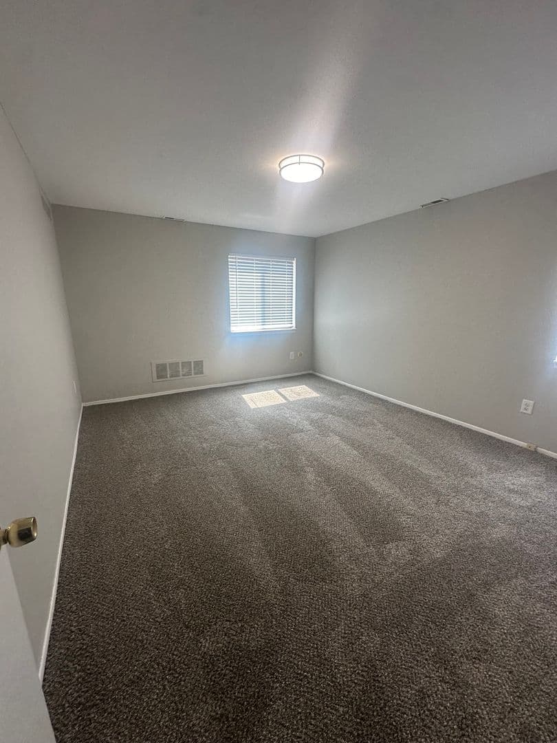 Farmington Hills Apartment: 30250 W 12 Mile Rd