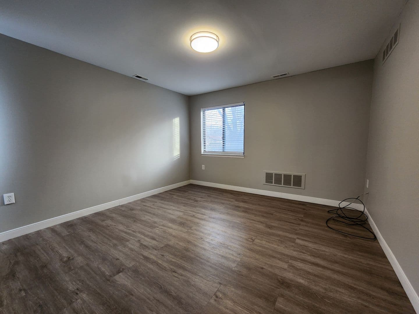 Farmington Hills Apartment: 30250 W 12 Mile Rd