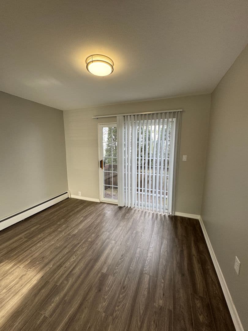 Utica Apartment: 45631-45645 Brownell St