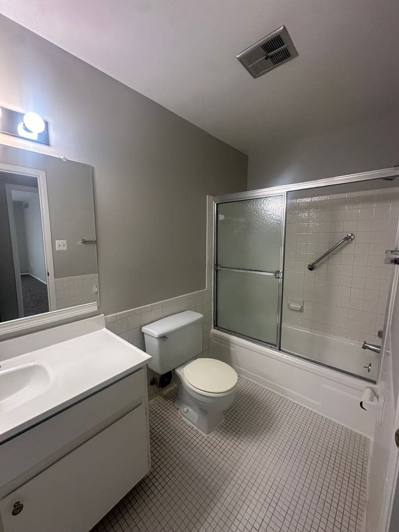 Farmington Hills Apartment: 30250 W 12 Mile Rd
