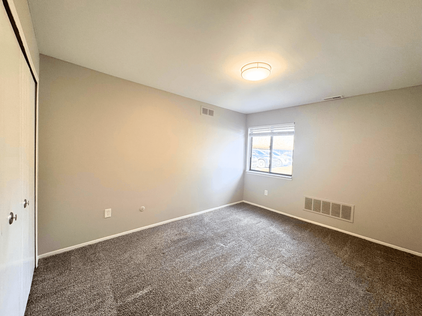 Farmington Hills Apartment: 30250 W 12 Mile Rd