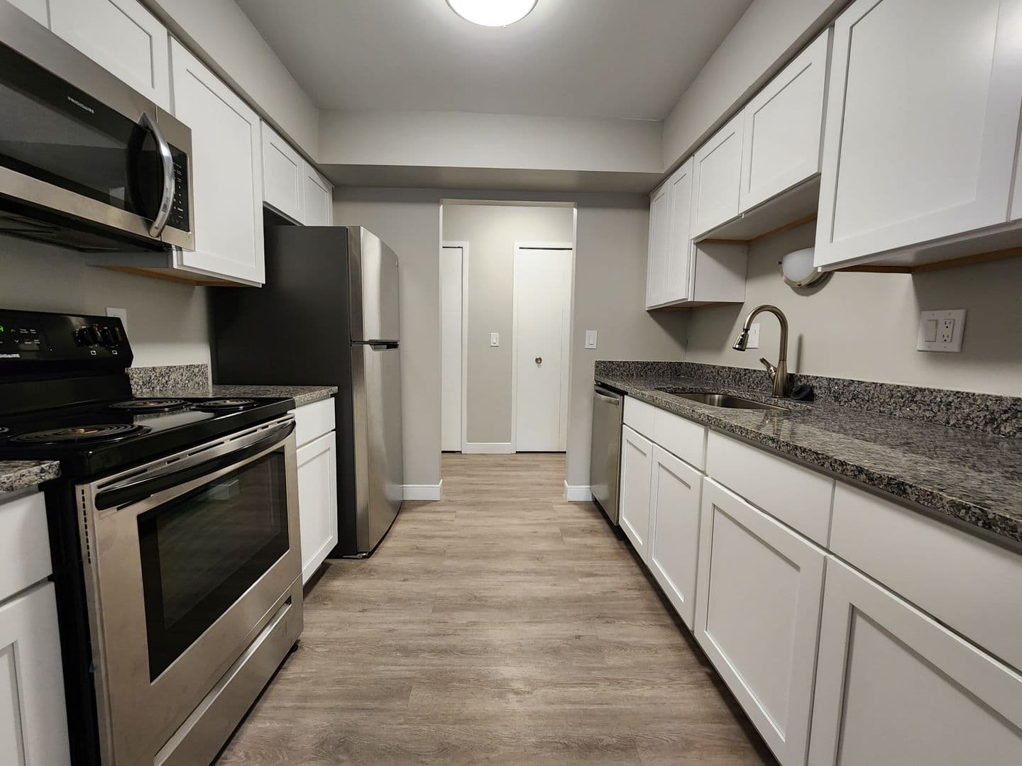 Farmington Hills Apartment: 30250 W 12 Mile Rd