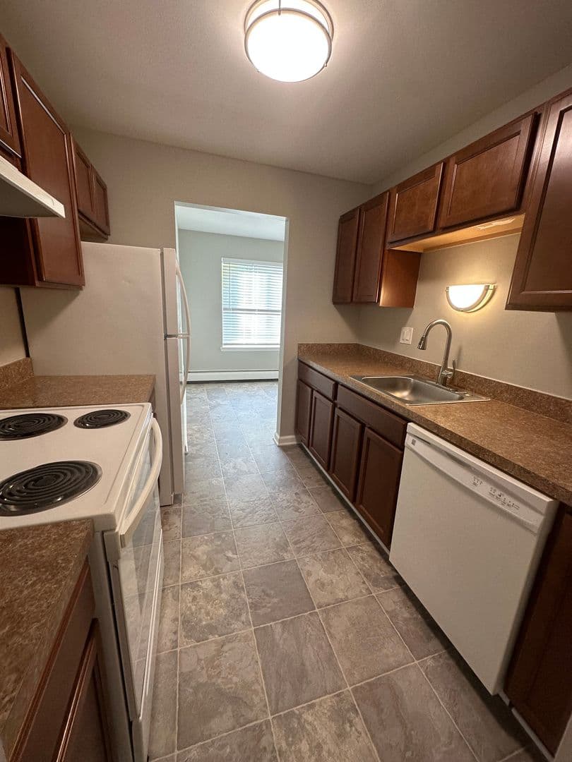 Berkley Apartment: 2200 Berkley Ave