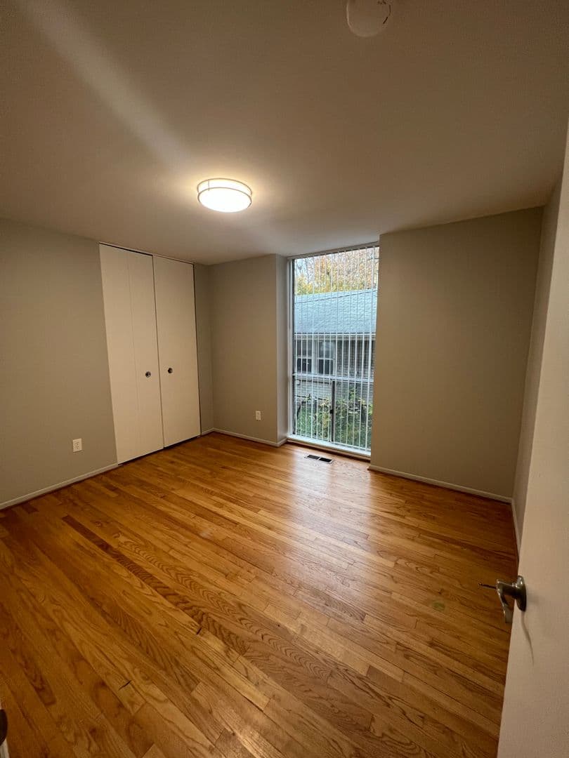 Royal Oak Apartment: 2608 Galpin Ave