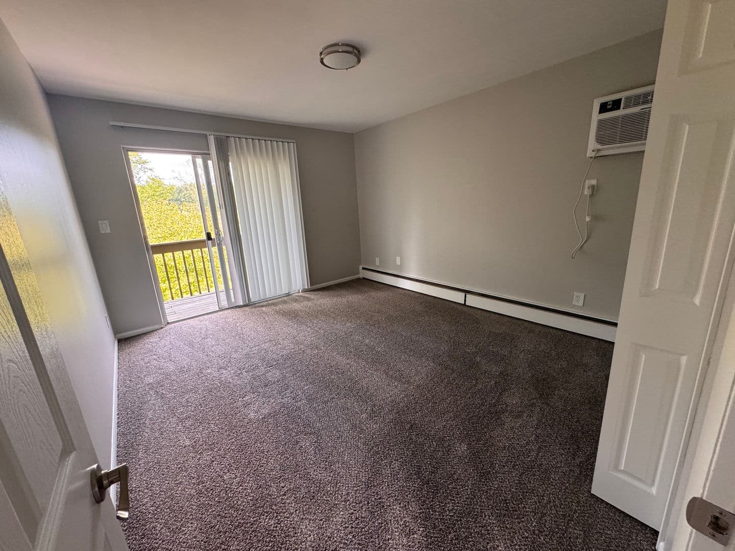 Utica Apartment: 45631-45645 Brownell St