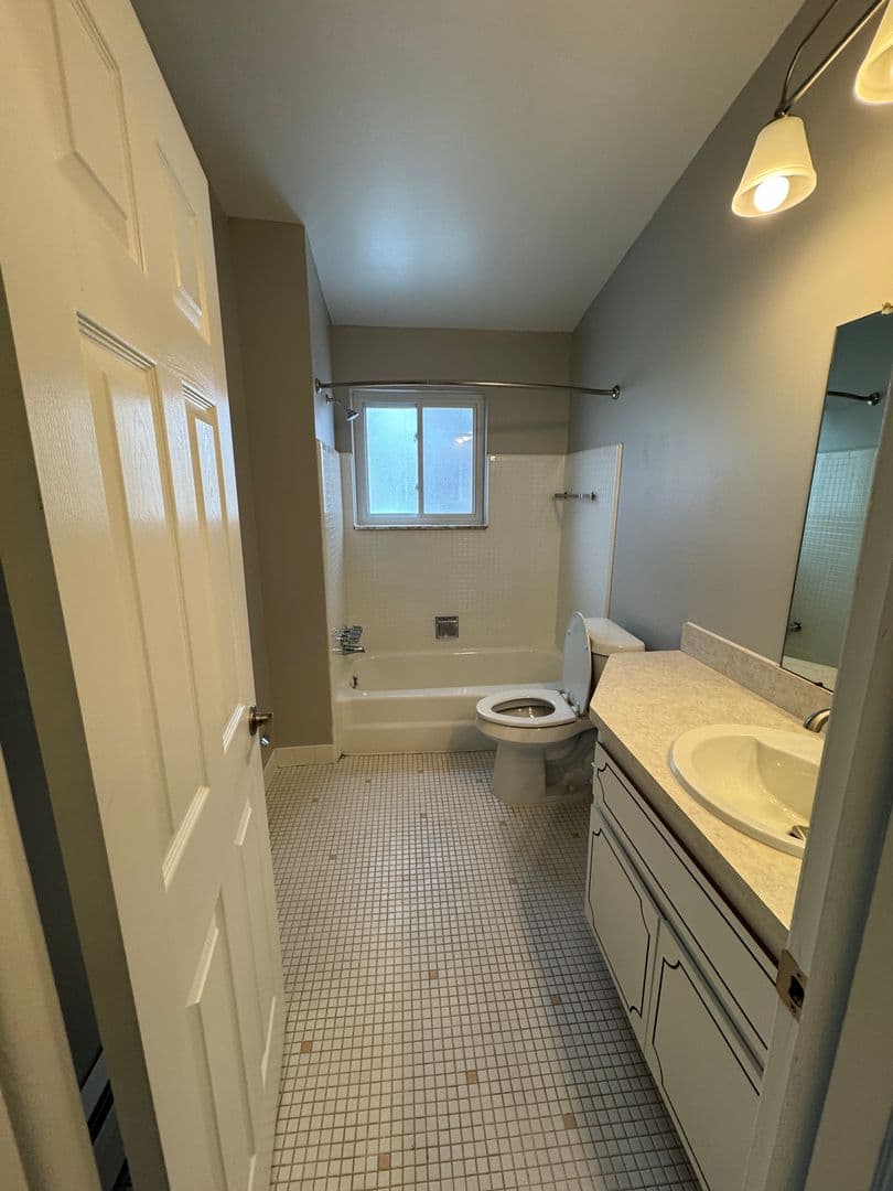Utica Apartment: 45631-45645 Brownell St