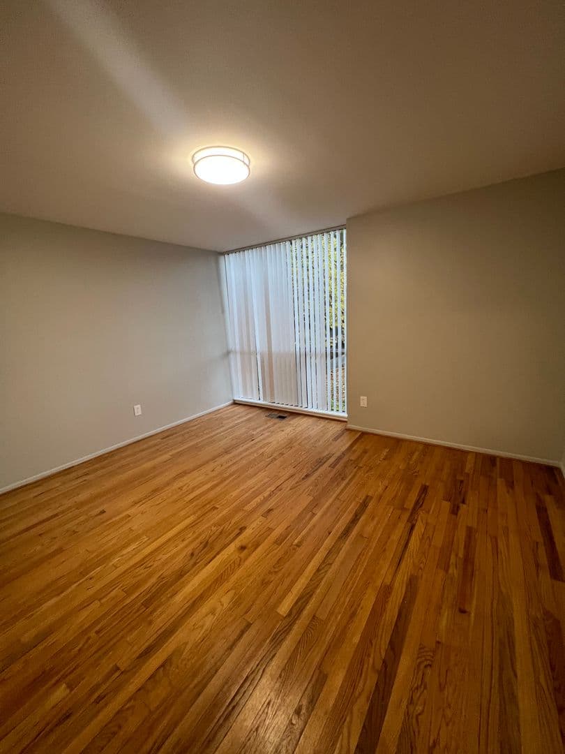 Royal Oak Apartment: 2608 Galpin Ave