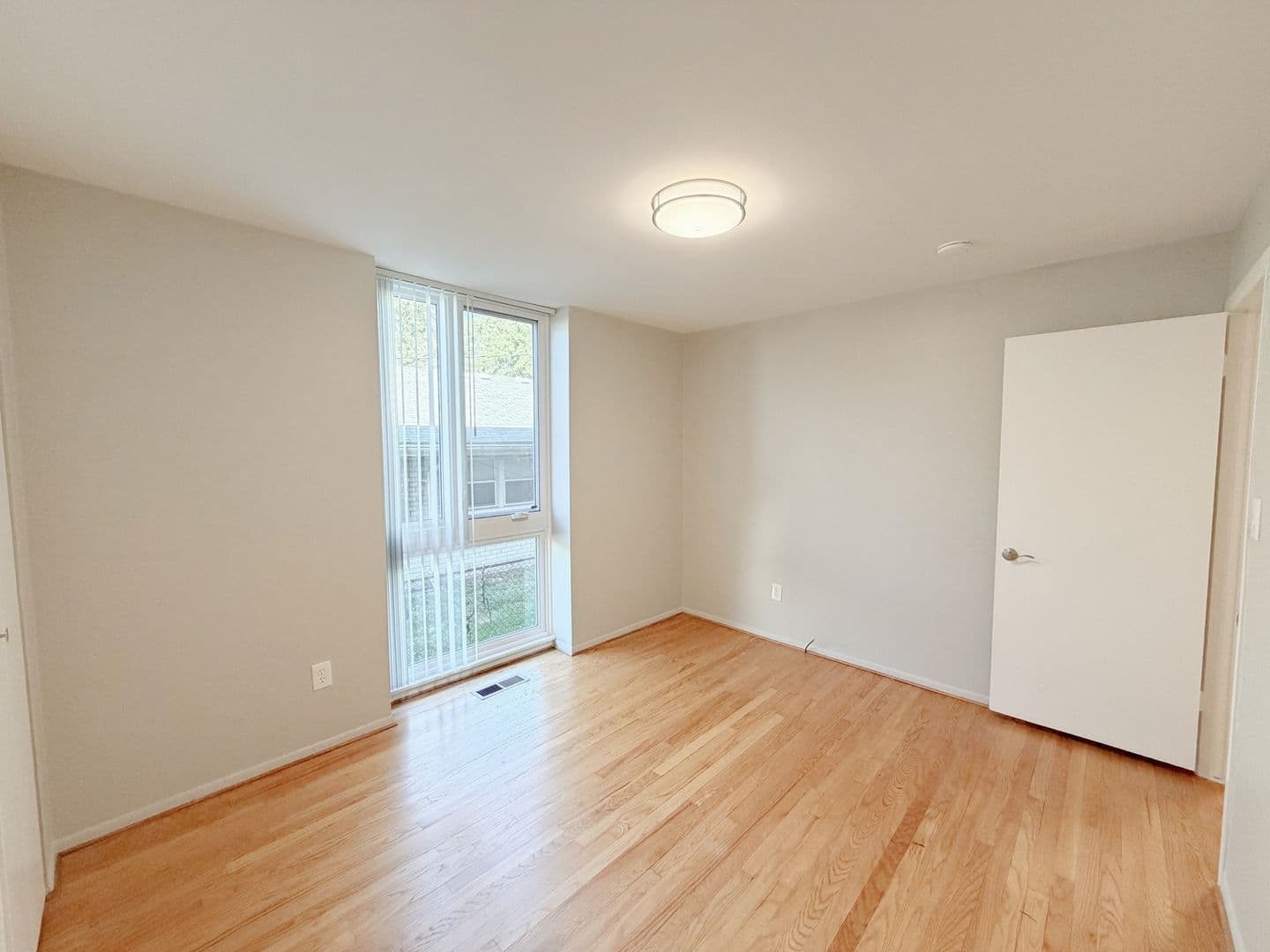 Royal Oak Apartment: 2608 Galpin Ave