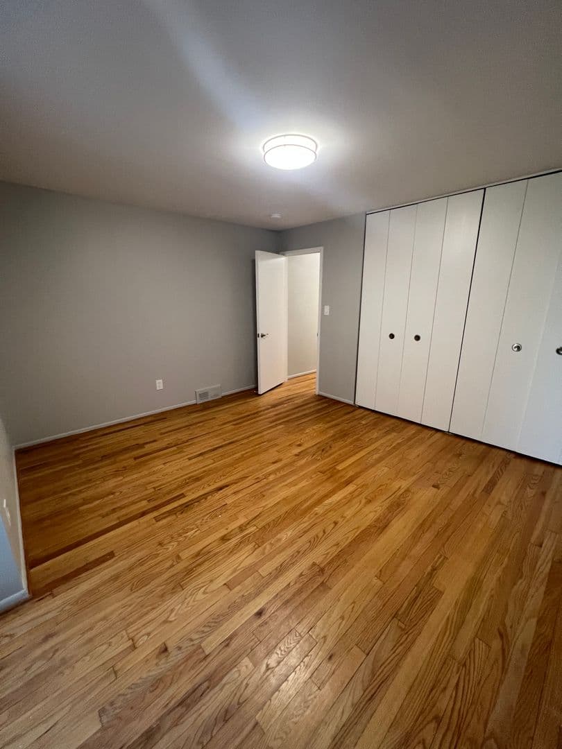Royal Oak Apartment: 2608 Galpin Ave