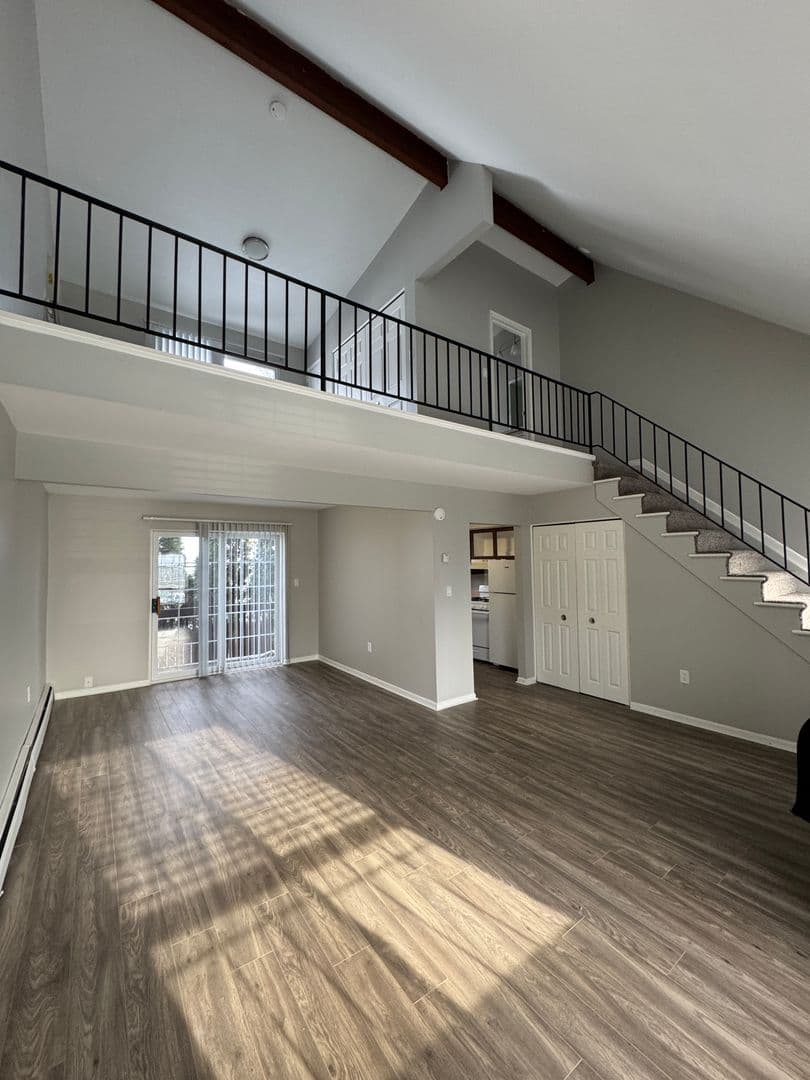 Utica Apartment: 45631-45645 Brownell St