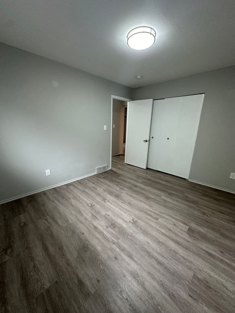 Ferndale Apartment: 384-394 Vester St