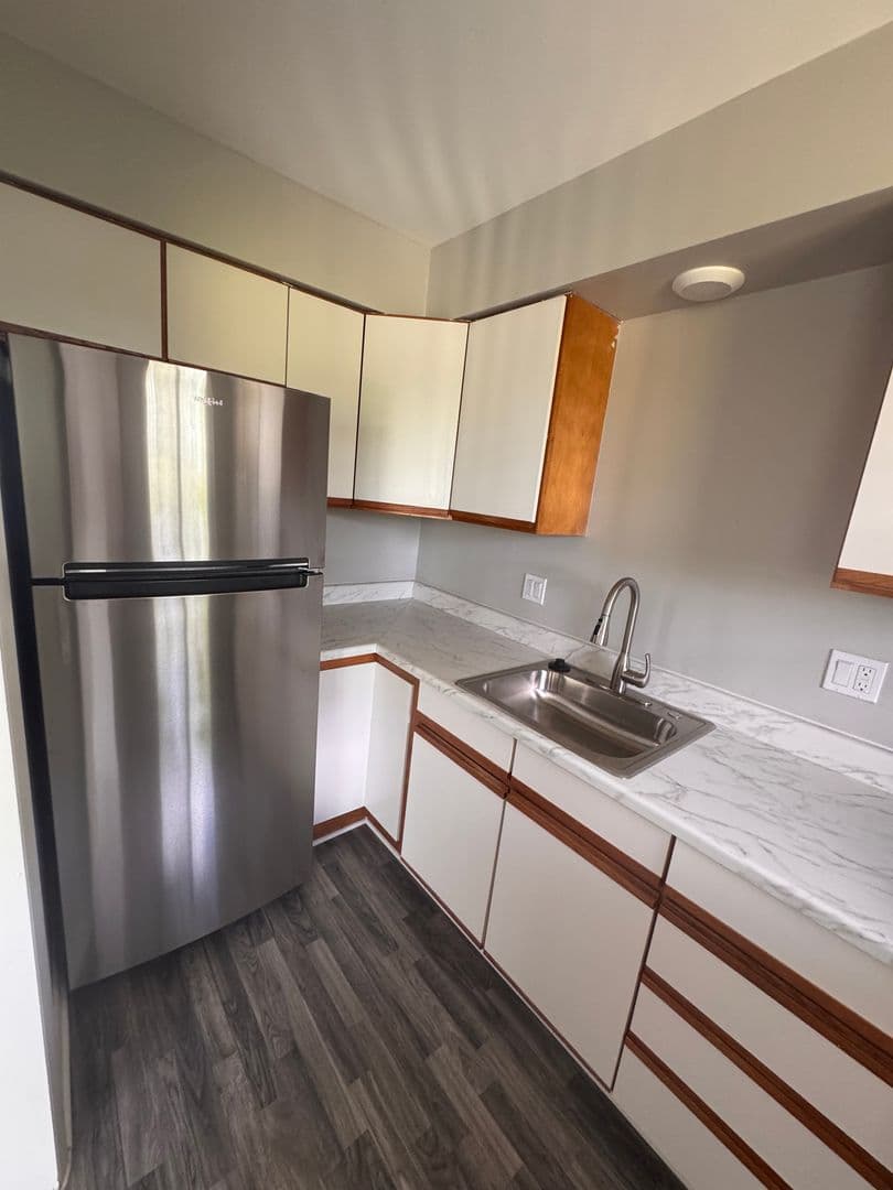 Utica Apartment: 45631-45645 Brownell St