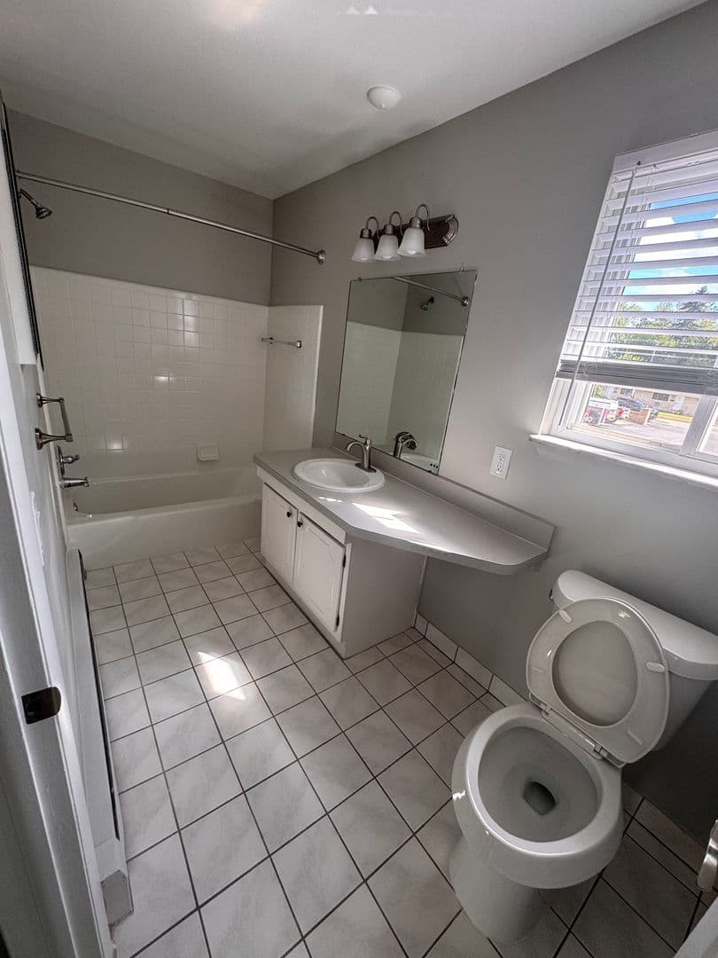 Utica Apartment: 45631-45645 Brownell St
