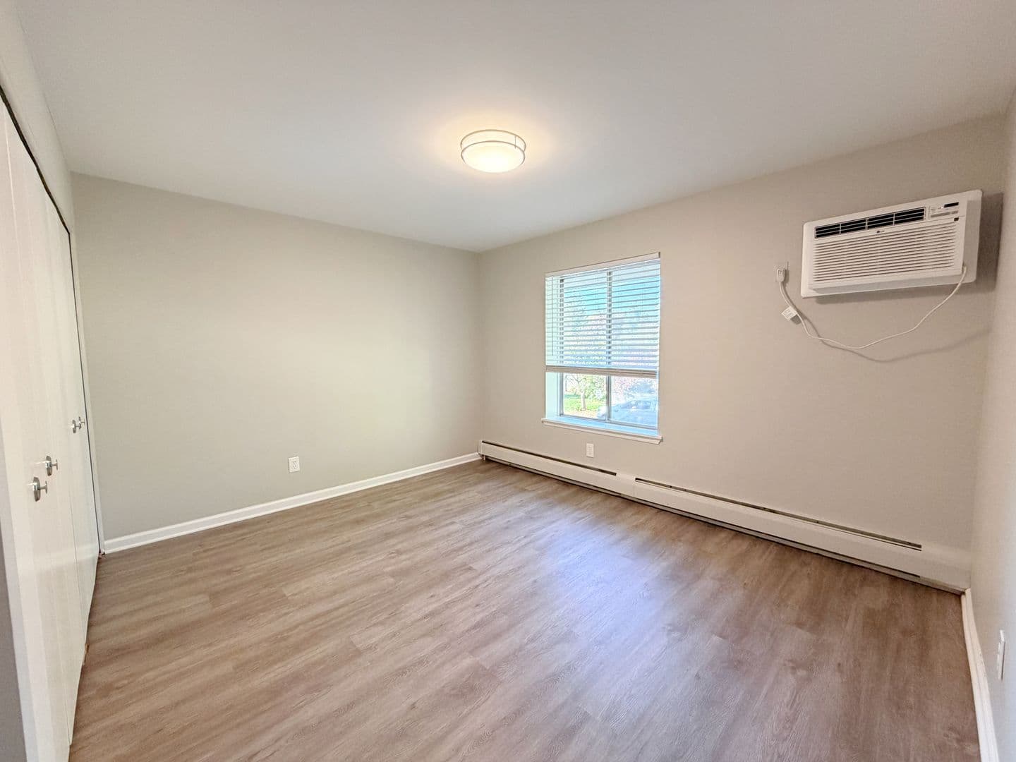 Berkley Apartment: 2200 Berkley Ave