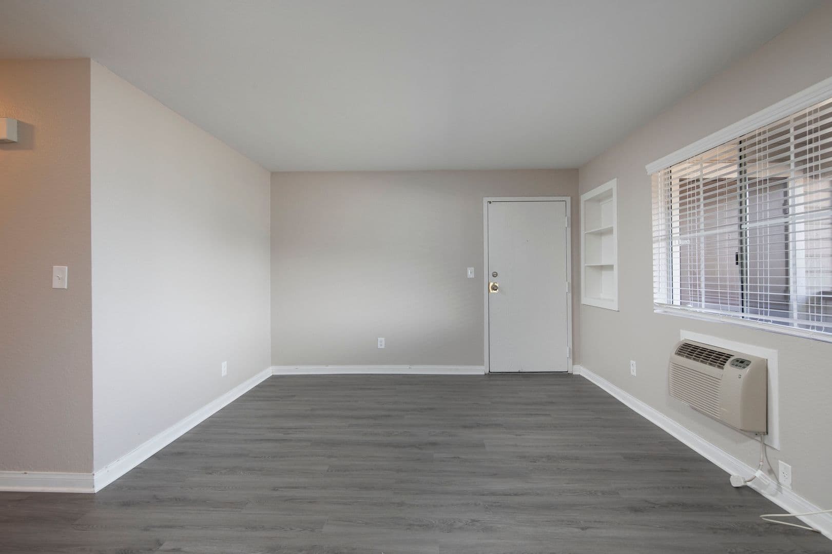 El Cajon Apartment: 8410 Los Coches Rd