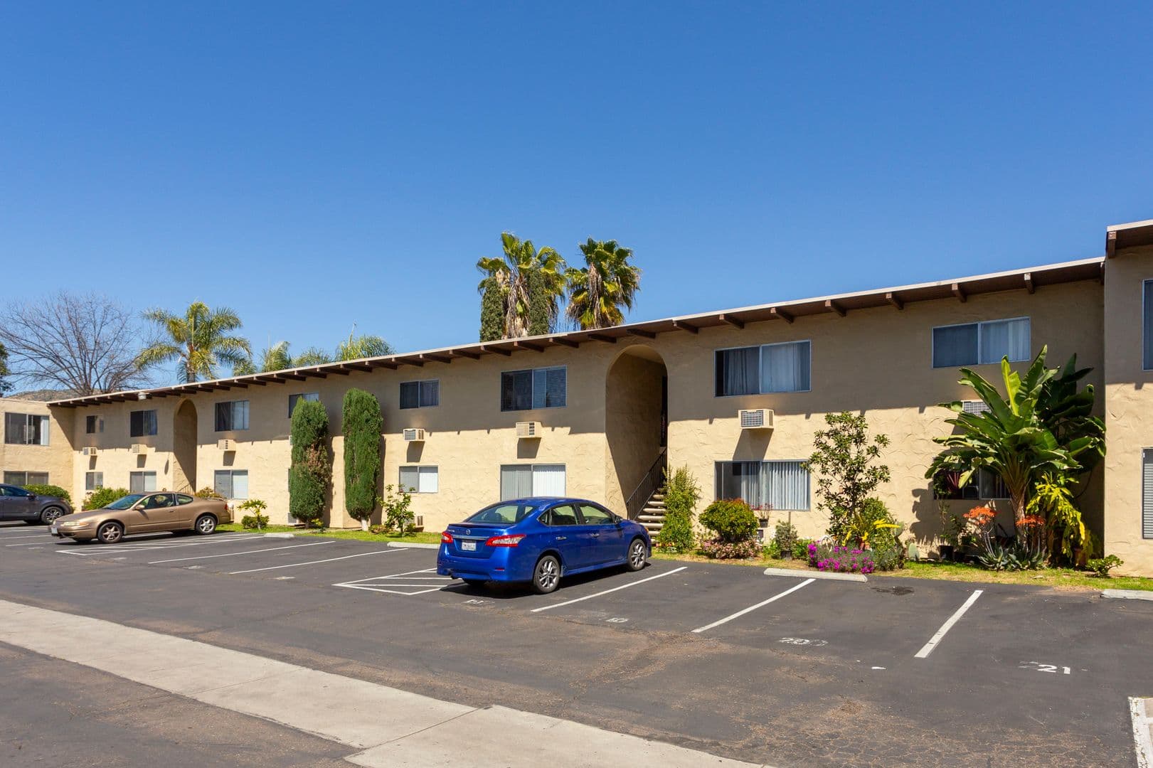 Lakeside Apartment: 12630 Lakeshore Drive