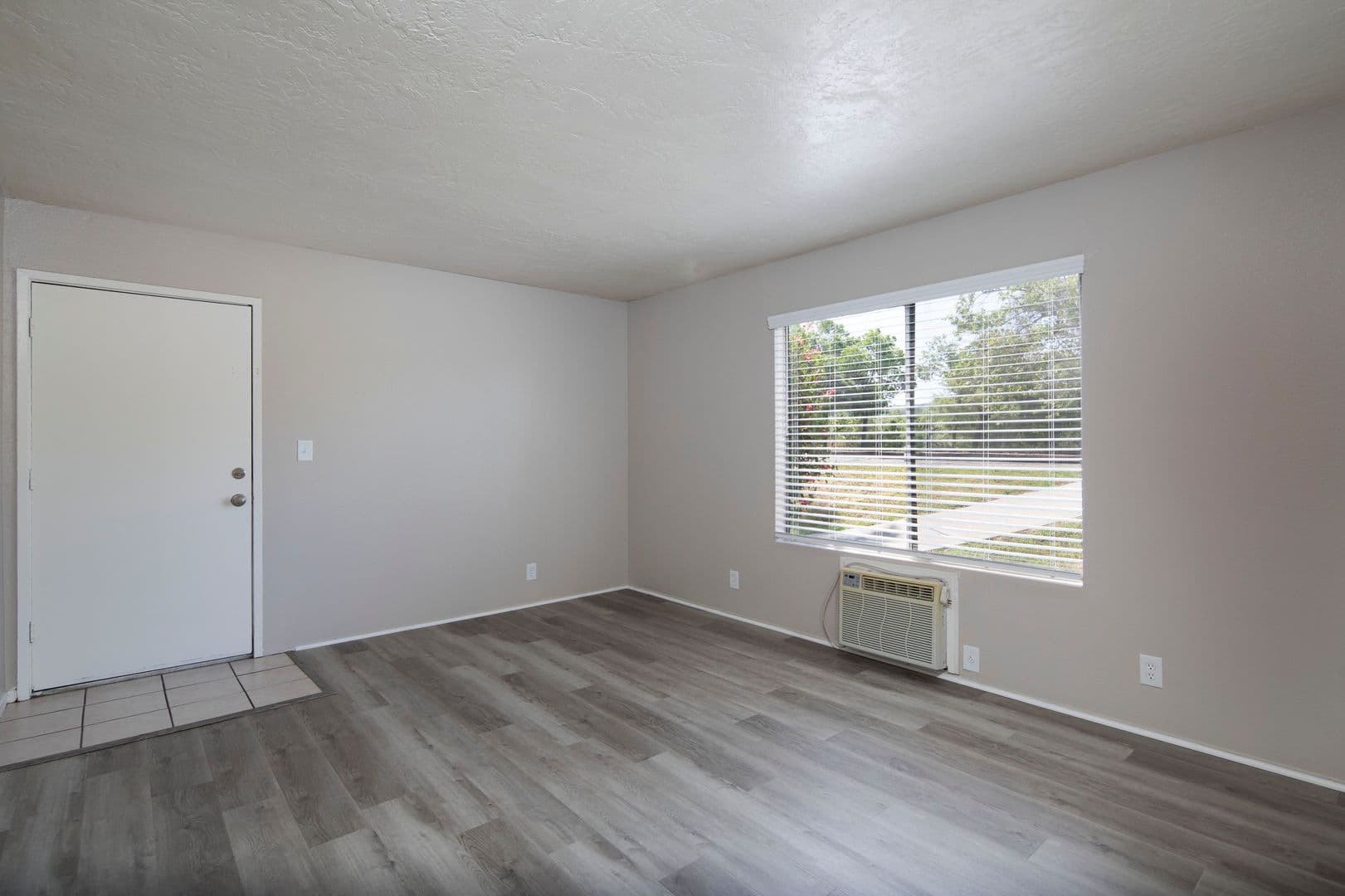 Lakeside Apartment: 12630 Lakeshore Drive