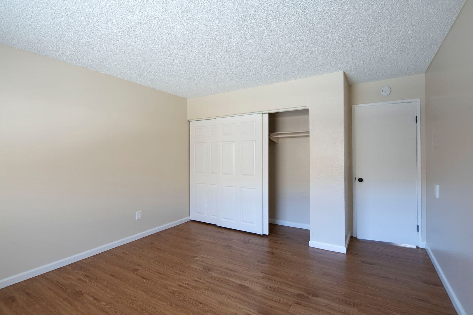 San Diego Apartment: 4335-4339 Hilltop Drive