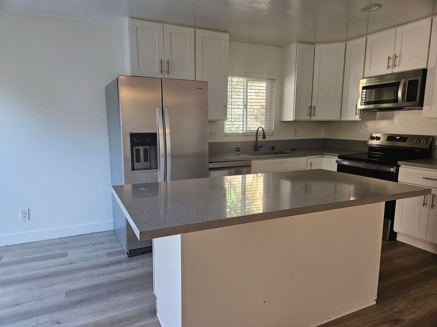 Vista Apartment: 1037-1051 Meadow Lake Drive