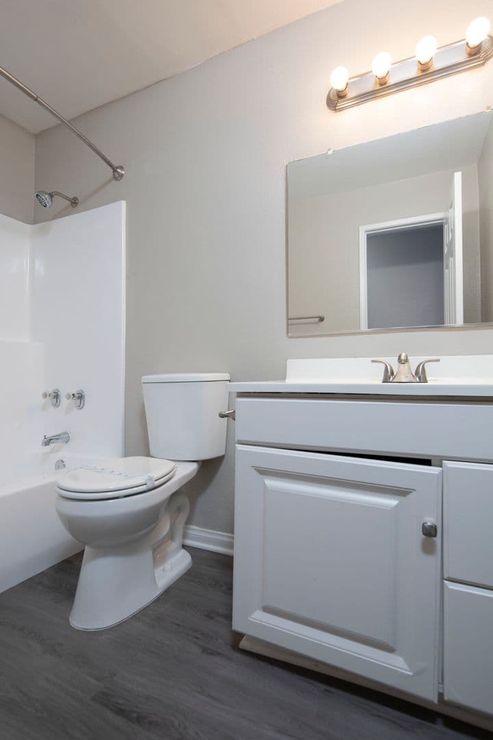 El Cajon Apartment: 8410 Los Coches Rd
