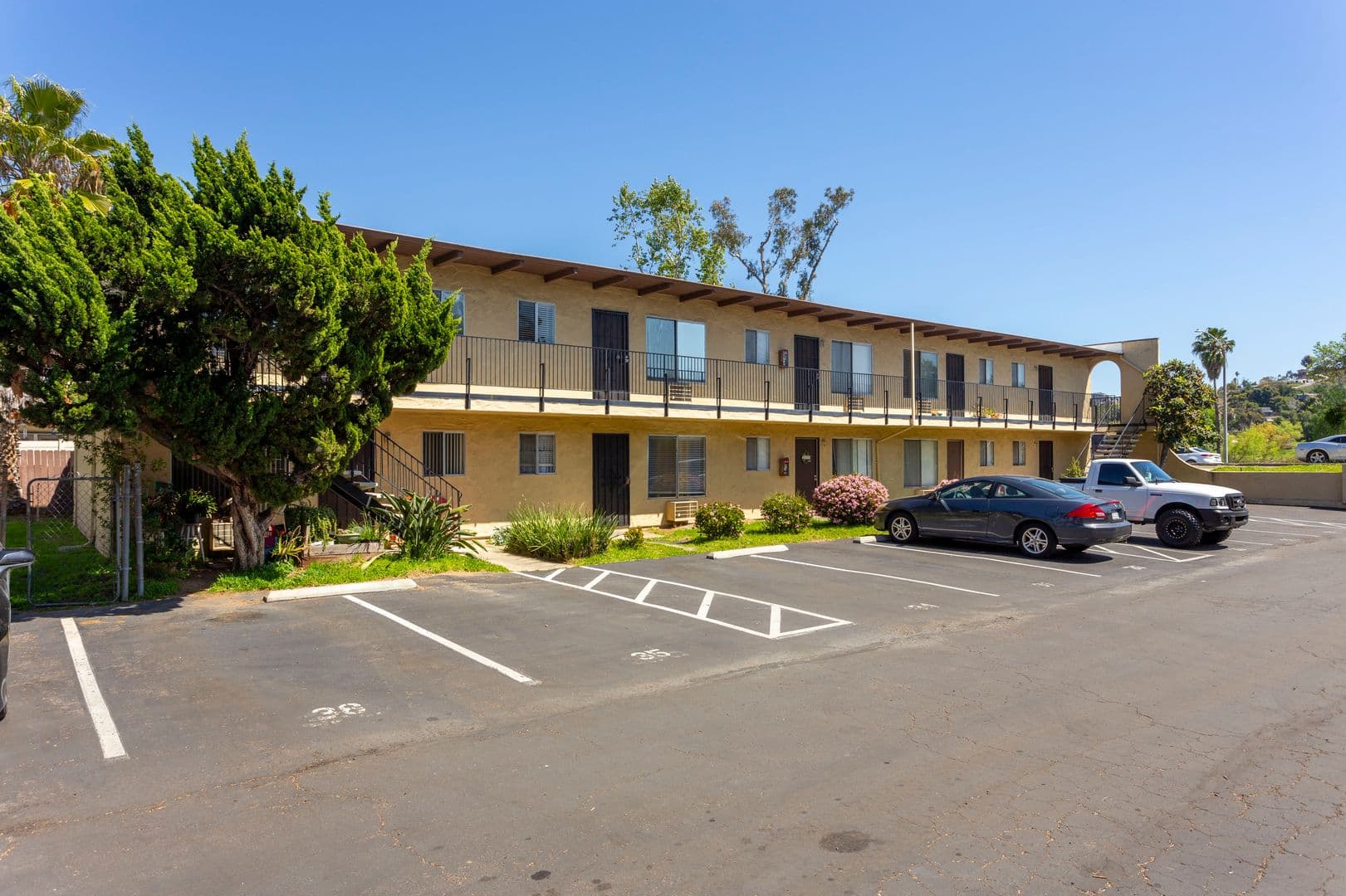 Lakeside Apartment: 12630 Lakeshore Drive