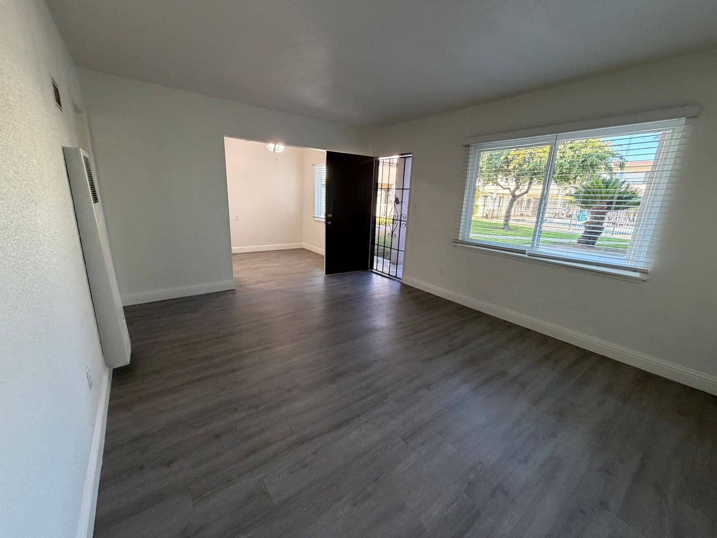 La Mesa Apartment: 5151-5197 Dailey Court