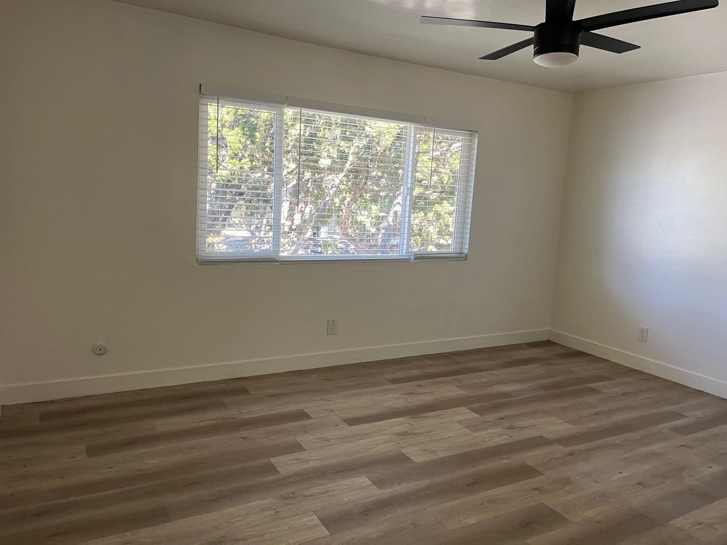 Vista Apartment: 1037-1051 Meadow Lake Drive
