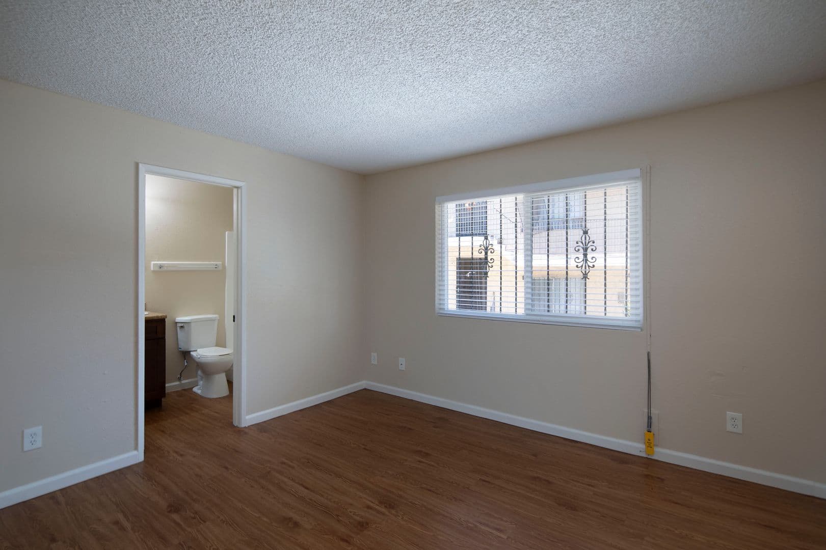 San Diego Apartment: 4335-4339 Hilltop Drive
