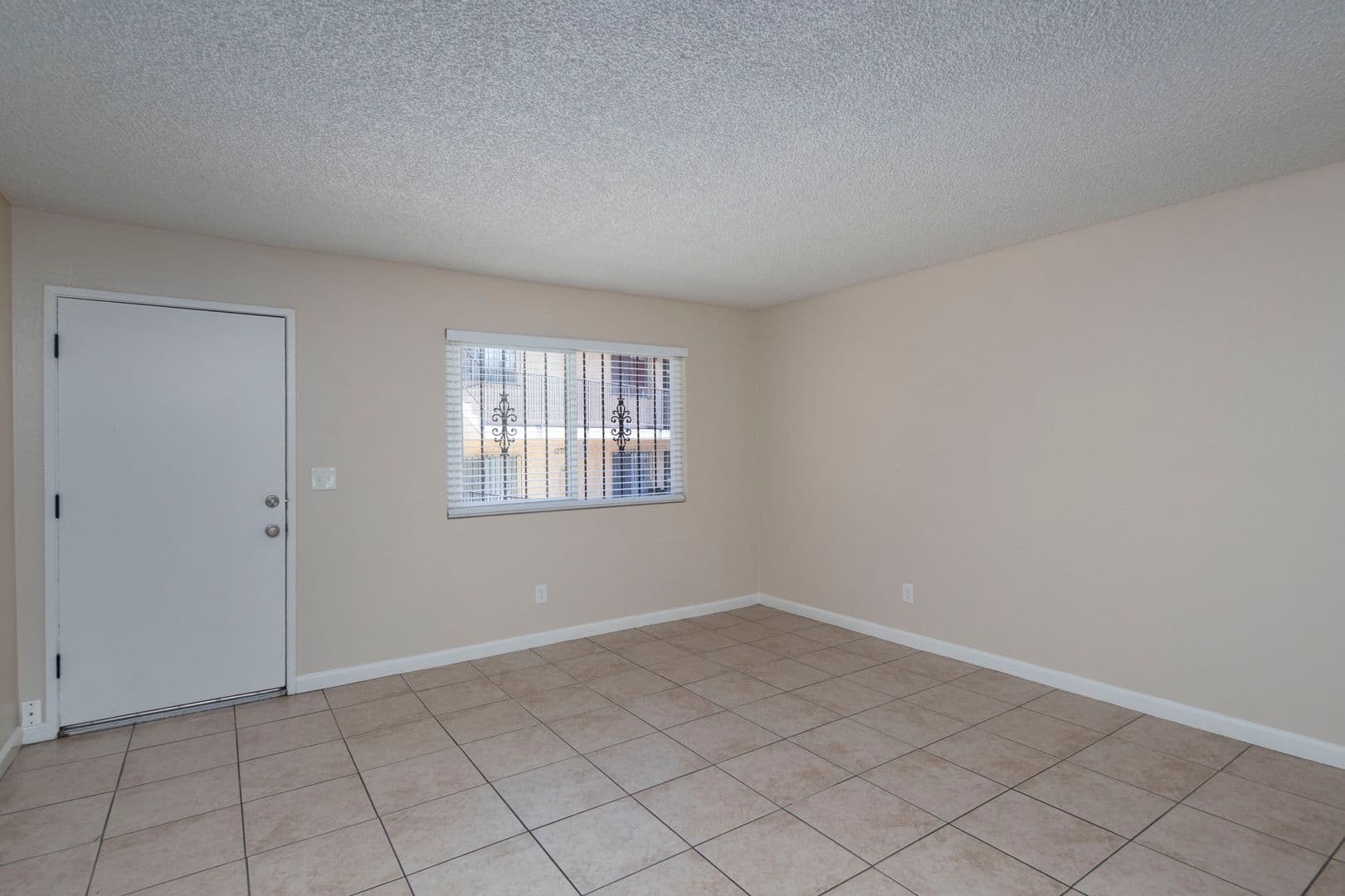 San Diego Apartment: 4335-4339 Hilltop Drive