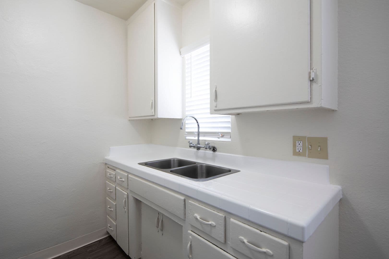 San Diego Apartment: 3933 National Avenue