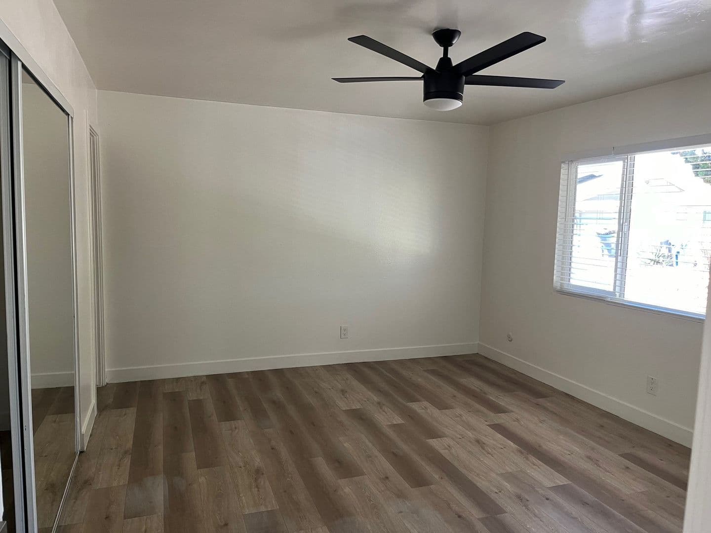 Vista Apartment: 1037-1051 Meadow Lake Drive